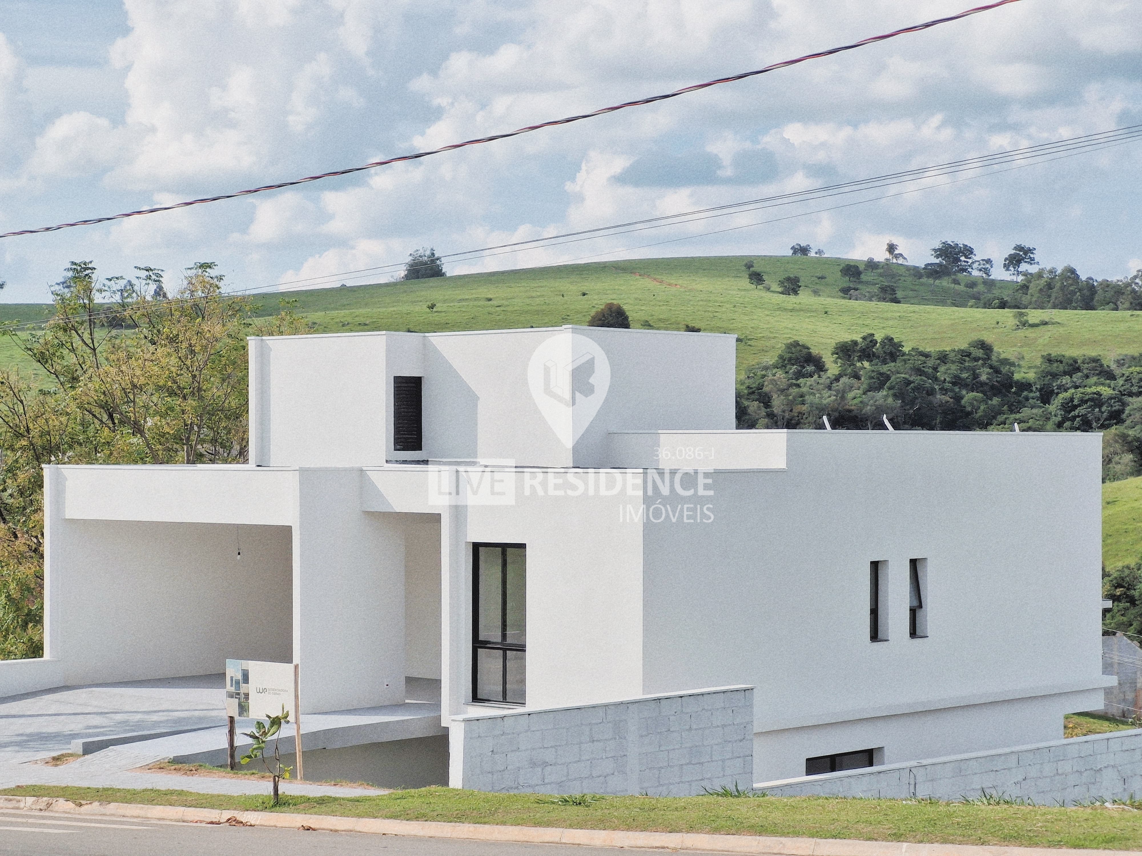 Refúgio Contemporâneo em Itatiba: Casa de Dois Andares Ecológie