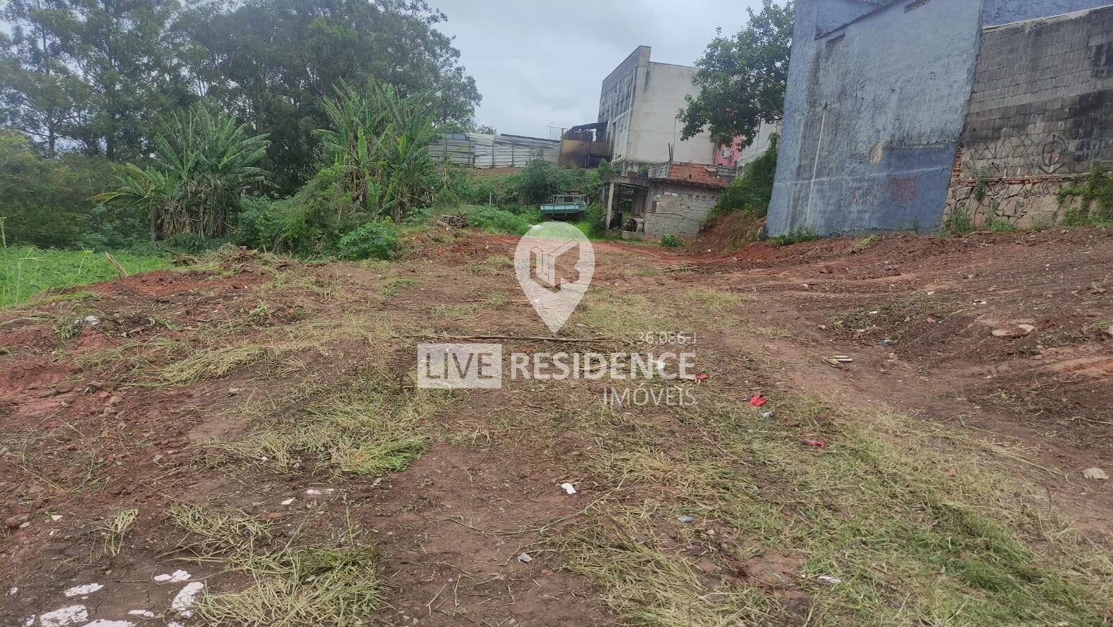 Terreno comercial com 1.263,47 m² em travessa da Avenida da Saudade!