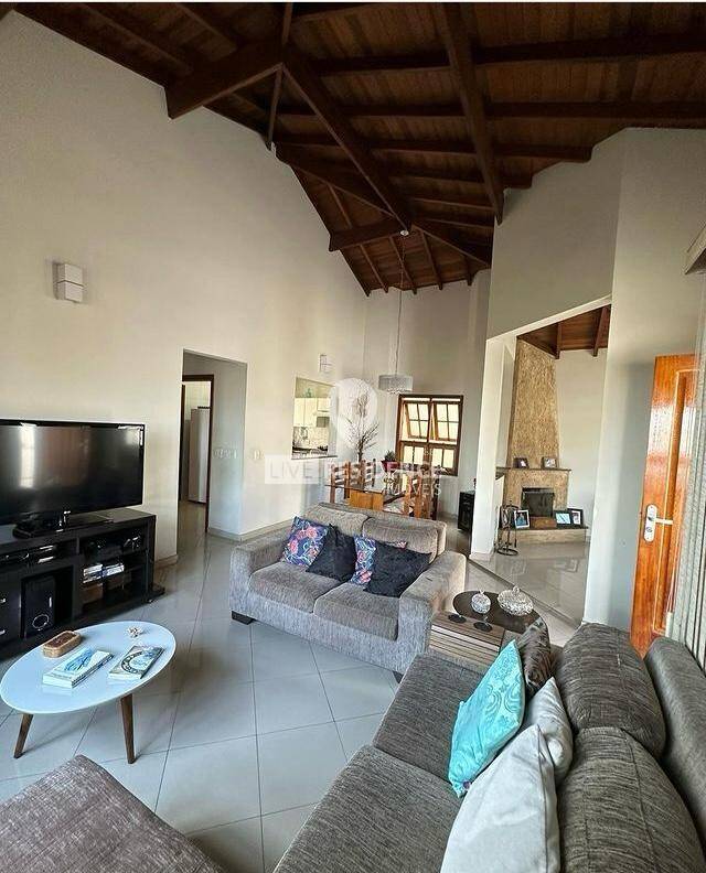 Casa à venda com 3 quartos, 247m² - Foto 4