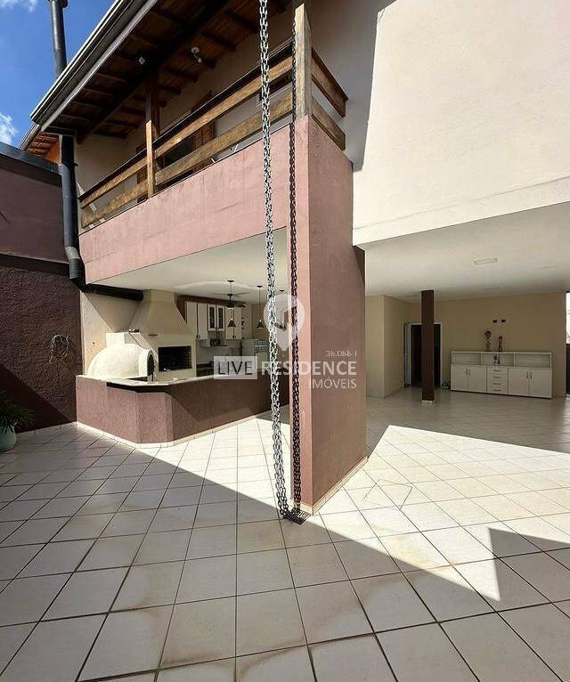 Casa à venda com 3 quartos, 247m² - Foto 3